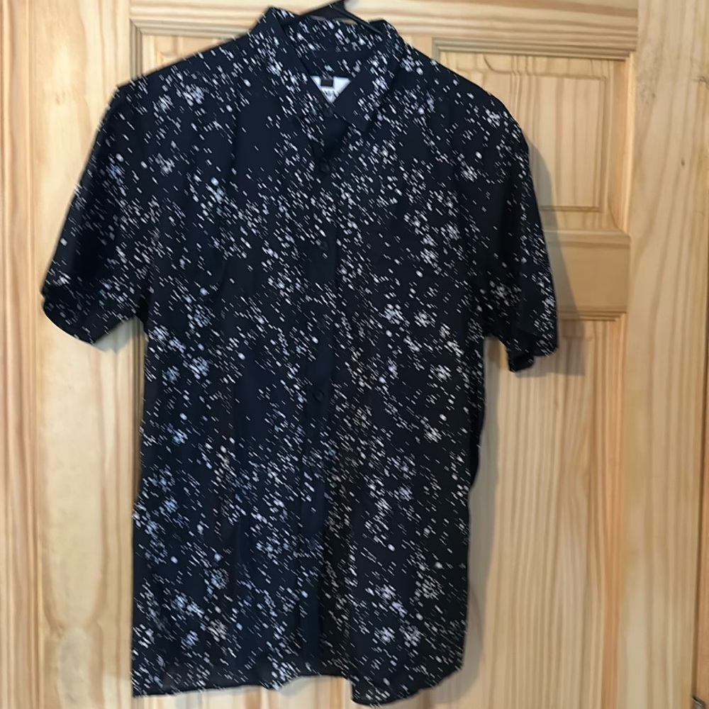 NWT Men’s Large casual short sleeve button up!